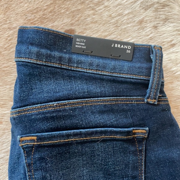 J Brand - NWT - size 26 - ‘Betty’ mid-Rise boot cut - starlight wash - Picture 4 of 5